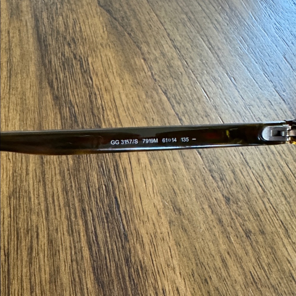 GUCCI Tortoise Shell Sunglasses - Picture 5 of 5